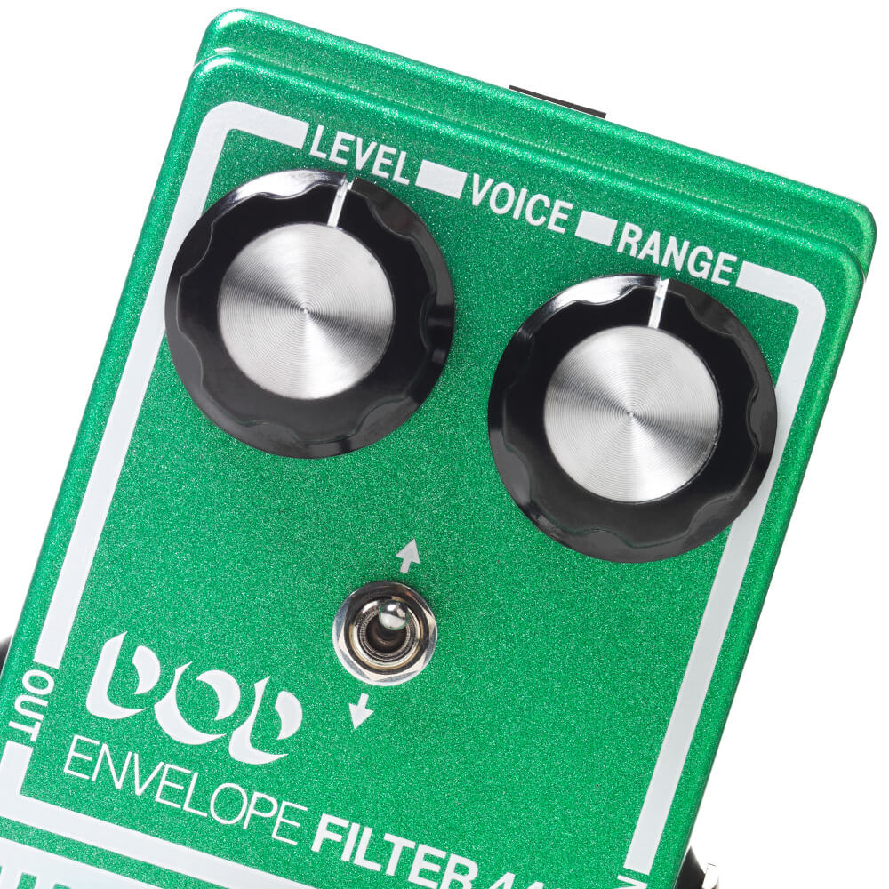 close up of level and range knobs on DOD Envelope Filter 440 guitar pedal
